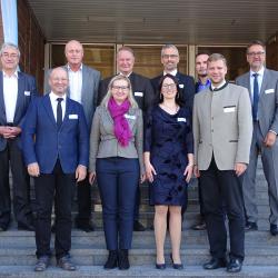 Vzadu zleva: Radek Pašava, Mgr. Rudolf Salvetr, Willi Killinger, Daniel Schmidbauer, Dr. Martin Dvořák, Bertram Vogel, Kaspar Sammer. Vpředu zleva: Mgr. Radka Trylčová, Ing. Jaroslava Pongratz, Dr. Olaf Heinrich.