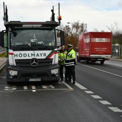 Kontrola dodržování povinných přestávek u řidičů nákladní dopravy dne 15. 11. 2019.