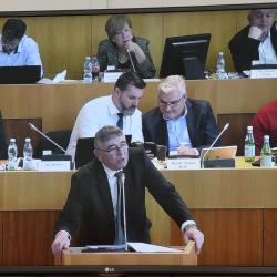 Ing. Ladislav Staněk, vedoucí ekonomického odboru, při prezentaci rozpočtu kraje.