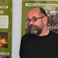 Ředitel CPDM Vlastimil Kopeček při slavnostní vernisáži výstavy.