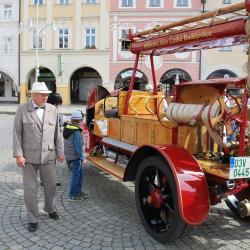 Hejtmanka Ivana Stráská odstartovala 50. ročník Veteran Rallye Křivonoska.