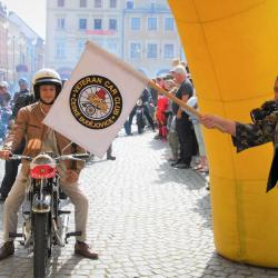 Hejtmanka Ivana Stráská odstartovala 50. ročník Veteran Rallye Křivonoska.
