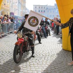 Hejtmanka Ivana Stráská odstartovala 50. ročník Veteran Rallye Křivonoska.