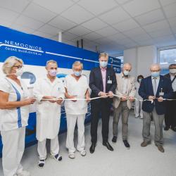 Novou hyperbarickou (přetlakovou) komorou disponuje Nemocnice České Budějovice, a.s. Na jihu Čech ji k léčbě používá jako jediná nemocnice, tudíž slouží v případě potřeby všem pacientům z celého Jihočeského kraje. Je součástí přístrojového vybavení Traumacentra.
