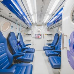 Novou hyperbarickou (přetlakovou) komorou disponuje Nemocnice České Budějovice, a.s. Na jihu Čech ji k léčbě používá jako jediná nemocnice, tudíž slouží v případě potřeby všem pacientům z celého Jihočeského kraje. Je součástí přístrojového vybavení Traumacentra.
