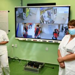 Zdravotně sociální fakulta Jihočeské univerzity dnes otevřela simulační centrum pro zdravotnické obory, v němž bude učit moderními metodami za využití sofistikovaných modelů a přístrojů.