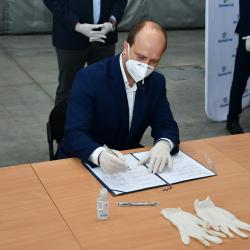 Podpis koaliční smlouvy: Tomáš Bouzek.