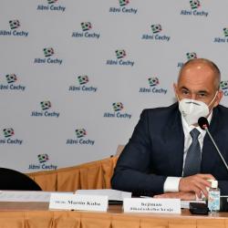 Jihočeský kraj má nové vedení. Hejtmanem je Martin Kuba. V jeho kompetenci bude například zdravotnictví, nemocnice, lékařská pohotovostní služba a zdravotnická záchranná služba, krizové řízení nebo koordinace velkých staveb a velkých projektů kraje. 