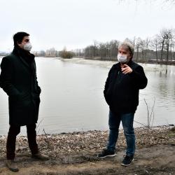 První náměstek hejtmana František Talíř a vedoucí odboru životního prostředí, zemědělství a lesnictví Zdeněk Klimeš v lokalitě Vrbenské rybníky.