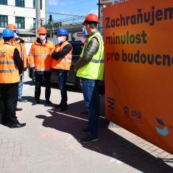 Postup prací na rekonstrukci českobudějovického nádraží dnes kontrolovali zástupci Správy železnic spolu s hejtmanem Martinem Kubou.