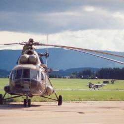 1992 - Mi 8, na stojánce, letiště Planá u ČB 1