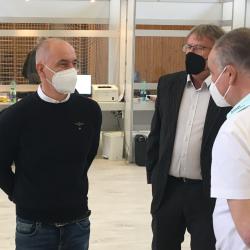 Ve strakonickém OČKU byla v pondělí 12. dubna naočkována 17 000. dávka vakcíny proti nemoci covid-19. Alespoň jednou dávkou vakcíny byla naočkovaná 10 000. pacientka, kterou se stala 73letá Blažena Procházková. K vakcinaci jí pogratuloval hejtman Jihočeského Kraje Martin Kuba a ředitel Strakonické nemocnice Tomáš Fiala.