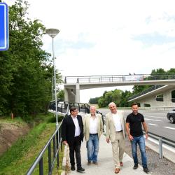 K většímu bezpečí chodců i motoristů na frekventované silnici z Českých Budějovic na Písek v obci Sedlec přispěl kraj částkou 7,52 milionu korun.
