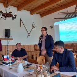 Zahájení projektu "Venkovské památky" se v Holašovicích zúčastnil i 1. náměstek hejtmana Jihočeského kraje František Talíř.