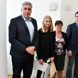 Devět vítězů soutěžního kvízu Plus v rámci projektu „Kraje pro bezpečný internet“ (KPBI) ocenil náměstek hejtmana pro školství Pavel Klíma.