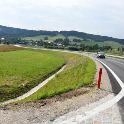 Průjezd obcí Číměř je pro řidiče díky kraji od července bezpečnější.