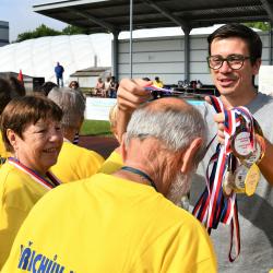 Hejtman Martin Kuba zahájil 9. sportovní hry seniorů. Medaile pro vítěze náležely všem účastníkům.