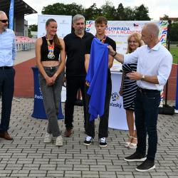 Přípravy vrcholí! Oheň Olympiády dětí a mládeže zažehne Eva Adamczyková speciální pochodní.