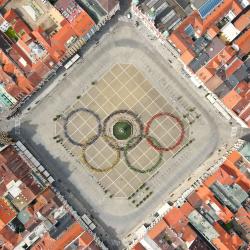 Náměstí Přemysla Otakara II. se proměnilo v obří olympijské kruhy (foto: Aleš Motejl / Art4Promotion)