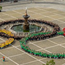Náměstí Přemysla Otakara II. se proměnilo v obří olympijské kruhy (foto: Aleš Motejl / Art4Promotion)