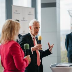Generální ředitel Rolls-Royce SMR  - Chris CHOLERTON. 