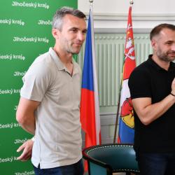Náměstek Štojdl pogratuloval fotbalovým nadějím z Akademie Dynama, které zazářily doma i v zahraničí.