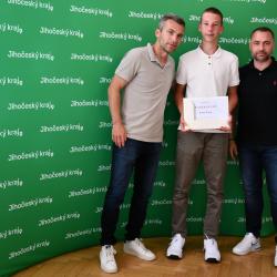 Náměstek Štojdl pogratuloval fotbalovým nadějím z Akademie Dynama, které zazářily doma i v zahraničí.