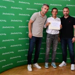 Náměstek Štojdl pogratuloval fotbalovým nadějím z Akademie Dynama, které zazářily doma i v zahraničí.