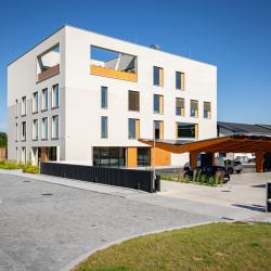 Třetí místo patří projektu BudexHUB, čtyřpatrové pasivní administrativní dřevostavbě dokončené v roce 2024. 