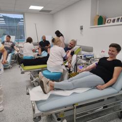 V Nemocnici Prachatice, a.s. se tento týden poprvé darovala krev. Pod záštitou Nemocnice České Budějovice, a.s. se v prachatické nemocnici otevřelo centrum dárců krve. Prachatičtí budou moci ve své nemocnici krev darovat vždy jednou za měsíc.