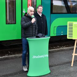 Hejtman Jihočeského kraje Martin Kuba a generální ředitel a předseda představenstva společnosti GW Jihotrans Robert Krigar.
