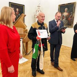 Karel Hrůza i v 85 letech stále dobrovolničí. 