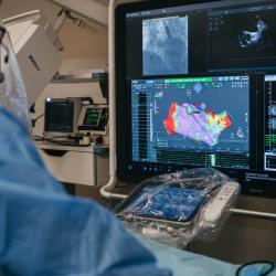 Nemocnice České Budějovice rozšiřuje možnosti léčby pacientů se srdečními arytmiemi o nejmodernější technologii současné kardiologie. Nově začíná využívat pokročilý 3D elektro-anatomický mapovací a ablační systém AFFERATM, který umožňuje ještě přesnější diagnostiku a léčbu poruch srdečního rytmu.