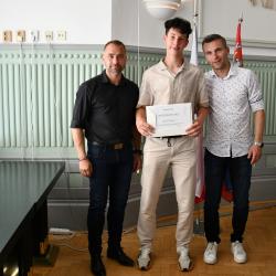 Náměstek hejtmana Jihočeského kraje pro oblast školství David Štojdl dnes přijal mladé fotbalisty kategorie U15 z Akademie SK Dynamo České Budějovice, kteří v uplynulé sezóně dosáhli mimořádného úspěchu.