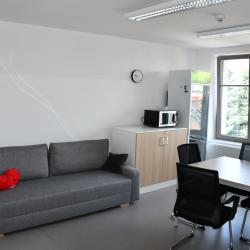 Domov Libníč a Centrum sociálních služeb Empatie dnes slavnostně představil zrekonstruovaný objekt chráněného bydlení v Tyršově sadu v Českých Budějovicích. Rozsáhlá rekonstrukce a přístavba přinesly modernější a komfortnější zázemí pro osoby se zdravotním postižením.