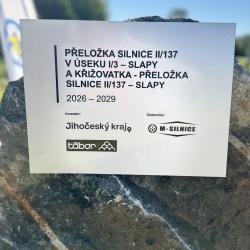 Po letech příprav se začíná stavět. Kraj zahajuje přeložku silnice mezi Táborem a Slapy.