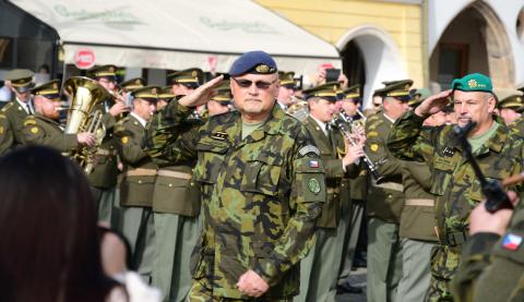 Hejtmanka Stráská během připomenutí 101. výročí vzniku ČSR a 15 let roty aktivních záloh