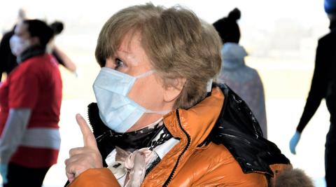 Hejtmanka Ivana Stráská ujišťuje zdravotníky: Ochranné prostředky jsou rozdělovány rozhodně transparentně, neplatí, že kdo dřív přijde, ten dřív mele .