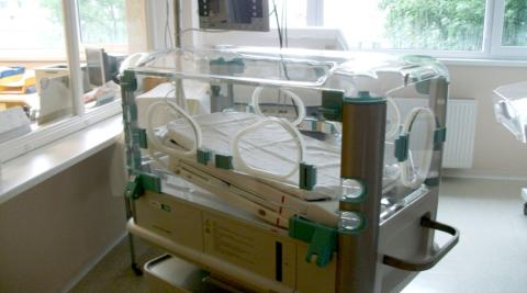 Nemocnice Prachatice zakoupila moderní novorozenecký inkubátor SHELLY