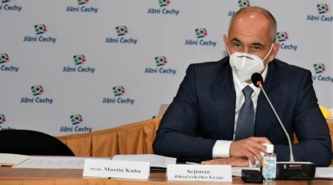 Jihočeský kraj má nové vedení. Hejtmanem je Martin Kuba. V jeho kompetenci bude například zdravotnictví, nemocnice, lékařská pohotovostní služba a zdravotnická záchranná služba, krizové řízení nebo koordinace velkých staveb a velkých projektů kraje. 