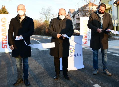 Téměř o měsíc dřív, než bylo plánováno se otevírá pro veškerou dopravu Plavská ulice, která byla v úseku mezi Novým Roudným a Jaselskou ulicí uzavřena od 19. května. Pásku nového úseku přestřihli v úterý 1. prosince v osm hodin ráno hejtman Jihočeského kraje Martin Kuba, primátor statutárního města České Budějovice Jiří Svoboda a vedoucí provozní jednotky firmy STRABAG a.s. Lukáš Babka. 