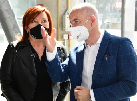Hejtman Kuba provedl ministryni financí Schillerovou českobudějovickým OČKEM.