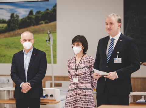 Nemocnice České Budějovice, a.s. v pátek 25. února slavnostně otevřela nové prostory endoskopického centra Gastroenterologického oddělení a hemodialyzačního střediska Interního oddělení .