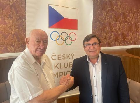 Předseda Nadačního fondu jihočeských olympioniků Antonín Procházka a náměstek hejtmana Pavel Hroch