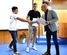 Jihočeský kraj pokračuje v tradici oceňování mladých sportovních talentů, kteří reprezentují region na republikové i mezinárodní úrovni. Na krajském úřadě v Českých Budějovicích byli přijati sportovci z různých disciplín – házenkářky a házenkáři, boxeři a reprezentantka v bezmotorovém létání.