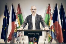 Hejtman Kuba vyzval premiéra Babiše, aby upustil od přesunu agendy protidrogové politiky z Úřadu vlády na Ministerstvo zdravotnictví .