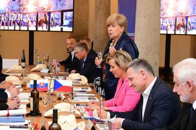 Jihočeská hejtmanka Stráská přivítala na zasedání asociace krajů v Českém Krumlově slovenské župany