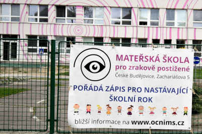 Komplexní rekonstrukci a modernizaci vnitřních prostor Mateřské školy pro zrakově postižené a speciálně pedagogického centra v Českých Budějovicích plánuje kraj. Vyhlášení veřejného výběrového řízení s předpokládanou investicí 26 milionů korun schválila Rada Jihočeského kraje ve čtvrtek 15. dubna. Potvrdil to náměstek hejtmana pro oblast školství Pavel Klíma.