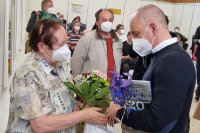 Ve strakonickém OČKU byla v pondělí 12. dubna naočkována 17 000. dávka vakcíny proti nemoci covid-19. Alespoň jednou dávkou vakcíny byla naočkovaná 10 000. pacientka, kterou se stala 73letá Blažena Procházková. K vakcinaci jí pogratuloval hejtman Jihočeského Kraje Martin Kuba.