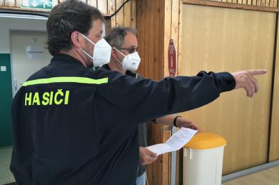 Dobrovolný hasič Jaroslav Šouc pomáhá ve strakonickém OČKU.